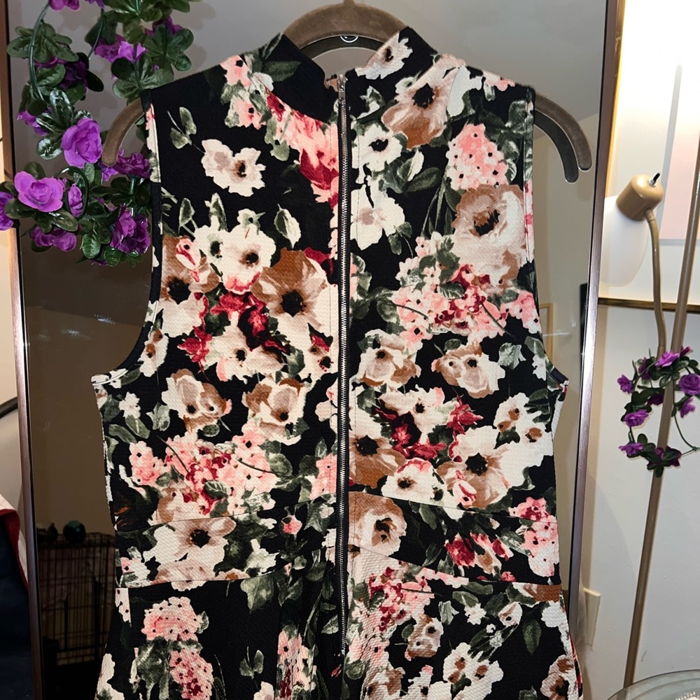 Dress - Picture 5 of 7